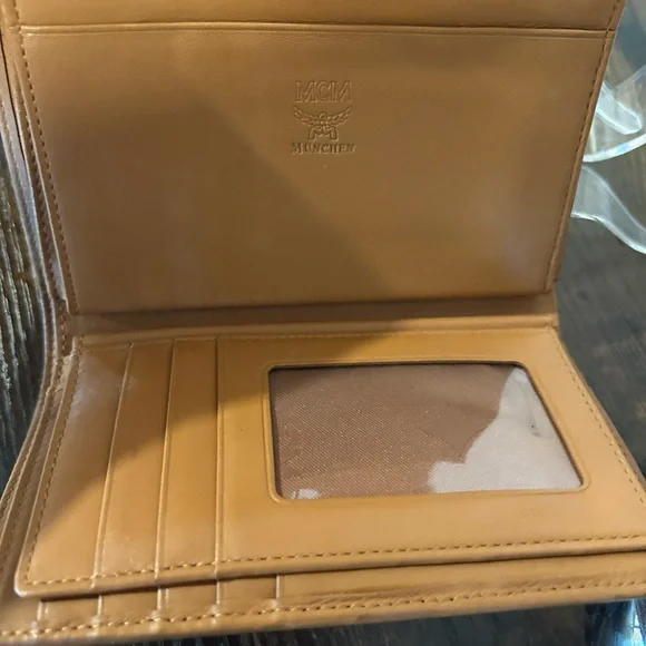 MCM Wallet - Pre-Loved - Picture 9 of 11